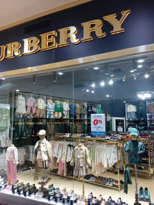 dükan Burberry
